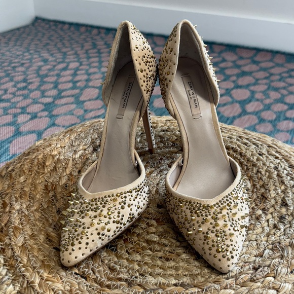 Zara: vamp shoe with studded heel - Picture 2 of 12